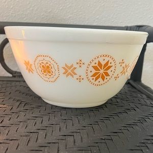 VINTAGE PYREX #402 TOWN & COUNTRY MIXING BOWL.